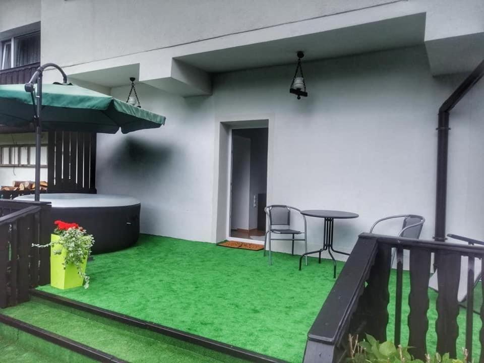 Bukowy Z Basenem Apartment
